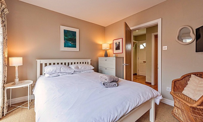 Abersoch Casa | Spacious Welsh Coastal Retreat, No Deposit