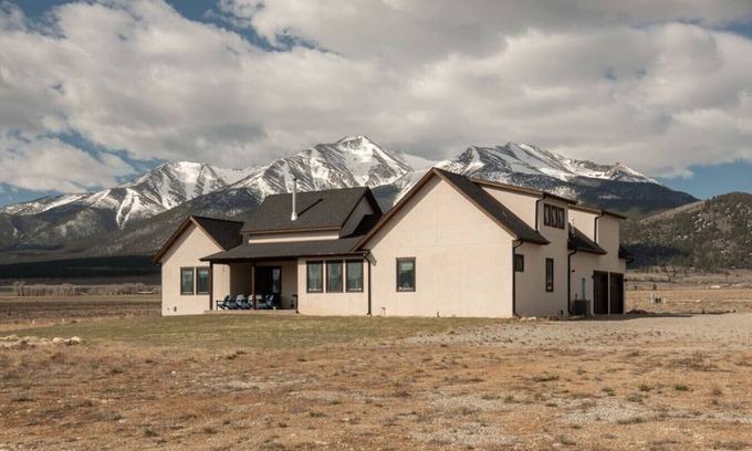Buena Vista Casa | Spacious with Hot Tub AC Theatre and Arcade