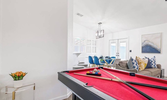 North Las Vegas Casa | Spacious Yard+Pool Table at 5BR Modern Getaway
