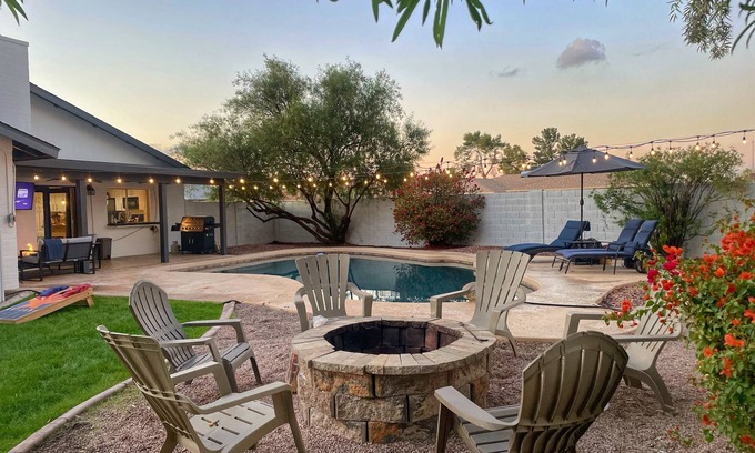 Dobson Ranch Casa | Patio trasero para escribir sobre casa - TV al aire libre, piscina, golf y compras - ¡PRÓXIMAMENTE!