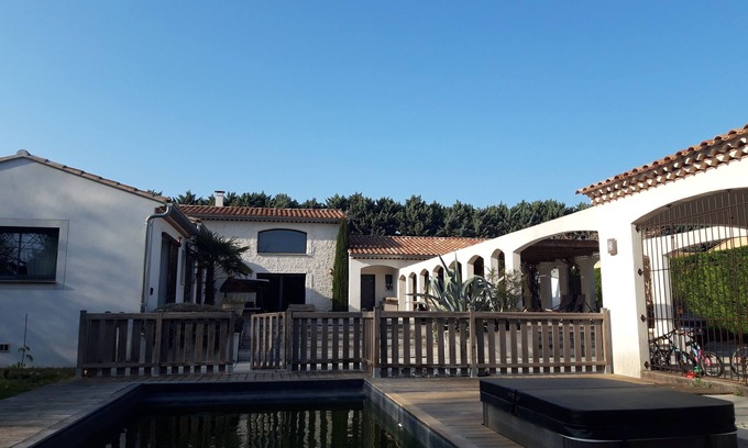 Pernes-les-Fontaines Casa | Spanish Ascienda-style villa on one level! Ideal for
