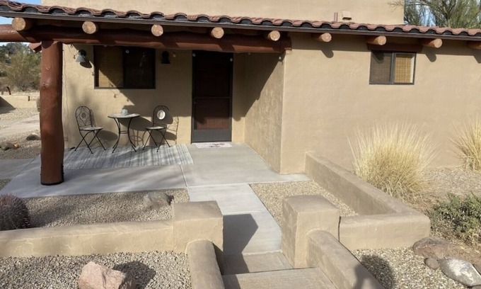 Wickenburg Apartamento | Spanish style casita on horse property in the heart of Wickenburg