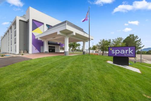 Briargate Hotel | Spark by Hilton Colorado Springs I 25 Central