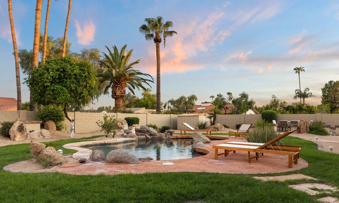Buenavante Casa | Sparkling Pool, Poker Table, and Relaxation at Sweetwater