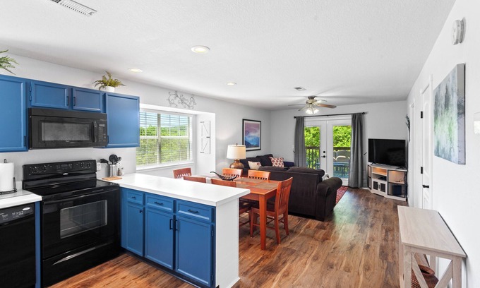 Branson Condominio | Sparkling Renovated Unit, New Owners! Right by SDC!