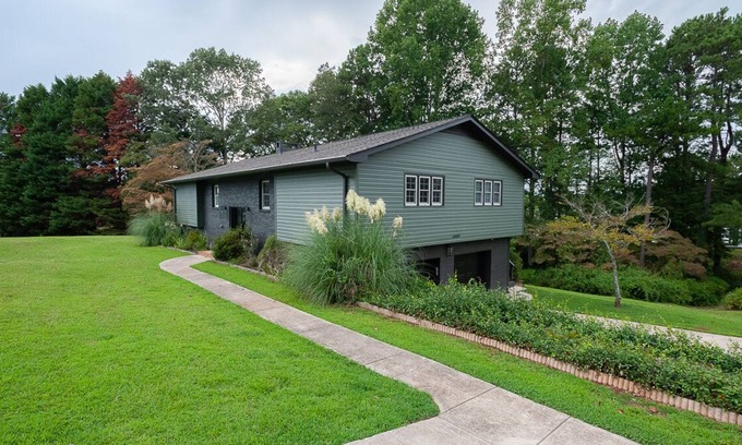 Seneca Casa | Sparrow's Haven