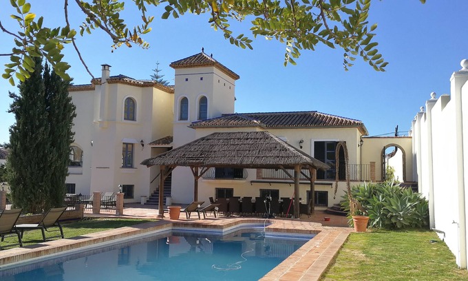 New Golden Mile Villa | Espaciosa villa de 5 dormitorios, recientemente renovada, cerca de las playas y Puerto Banús