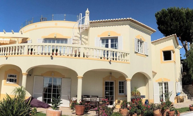 Vila do Bispo Villa | Villa de 4 dormitorios de lujo, con piscina climatizada y bañera. Aire acondicionado en todas las habitaciones.