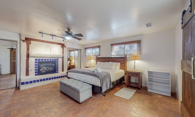 Nob Hill Casa | Special 50% off: UNM/ Knobhill 1King BR-Retreat