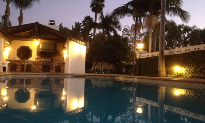 West Beach Condominio | SPECIAL DEAL: 8.1.23-1.1.24 West Beach luxury, pool, spa, sauna, 2-car garage,