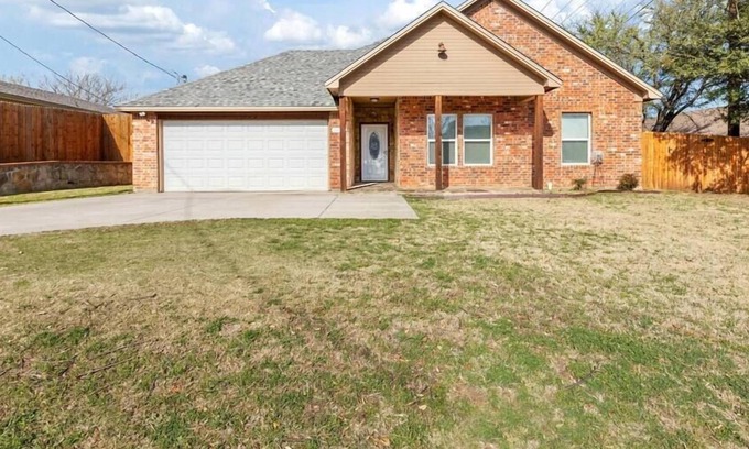 Weatherford Casa | Special Downtown Offer- 3rd Night Free!!