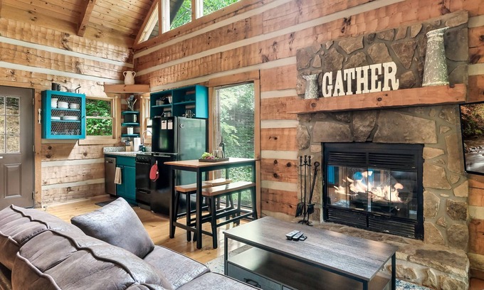 Gatlinburg - Pigeon Forge Cabina | Special! Hot Tub | Grill | Game Room | Fire Pit