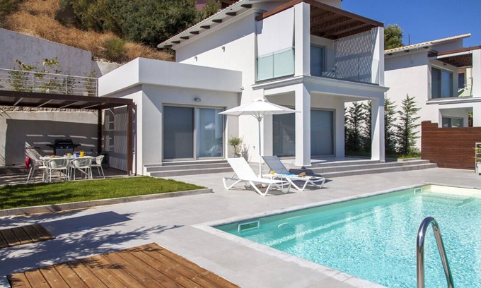 Pondi Villa | Ofertas especiales 2020: Villa moderna O con impresionantes vistas y piscina privada