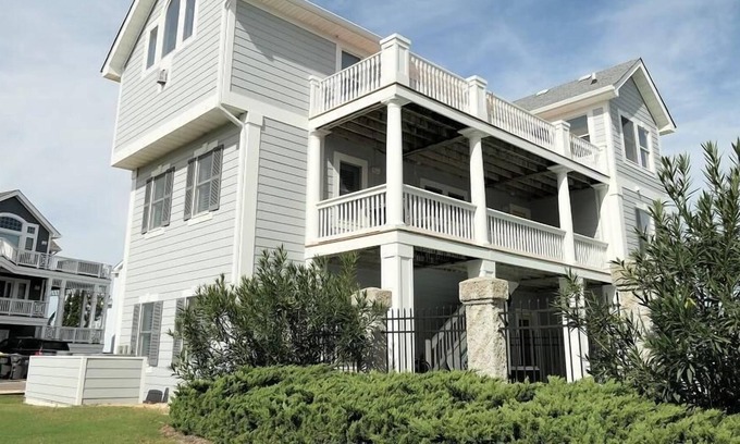 Buck Island Casa | Specials! Free pool heat! Flexible stay, Walk to the Beach, Amenities!