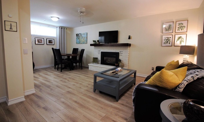 Barrie Apartamento | Specious Executive Apartment Minutes from Barrie Waterfront parks