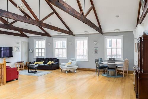 Kensington Casa | Specious Family Kensington 5-Bed House Sleeps 12
