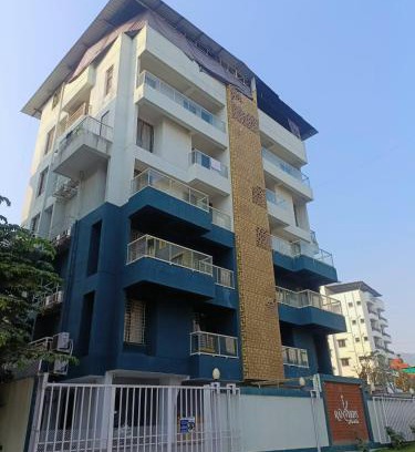 Phase 3 Cama Y Desayuno | Specious Room in Ranveer Studio