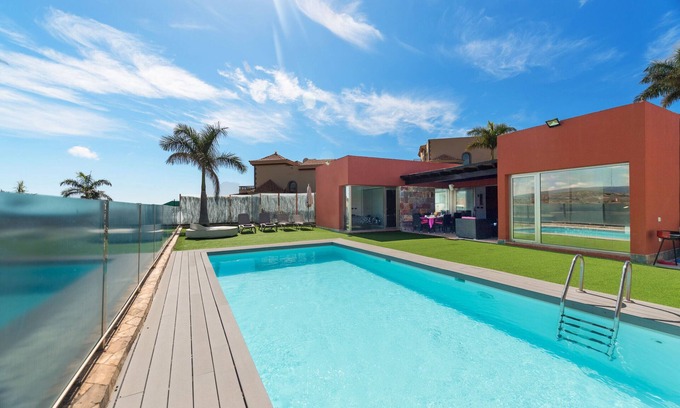 Salobre Chalet De Esquí | Espectacular villa con piscina privada grande, ideal para familias