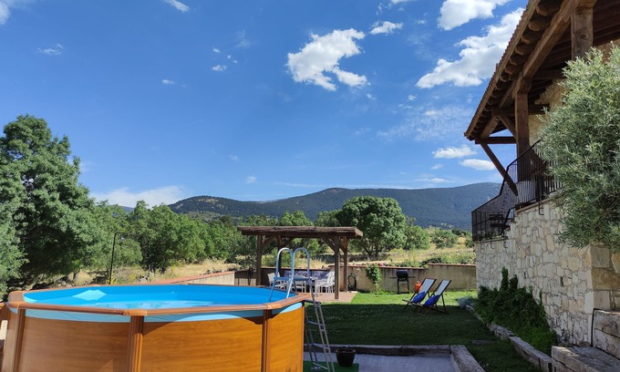 Santiuste de Pedraza Casa | Espectacular casa con jardín y piscina