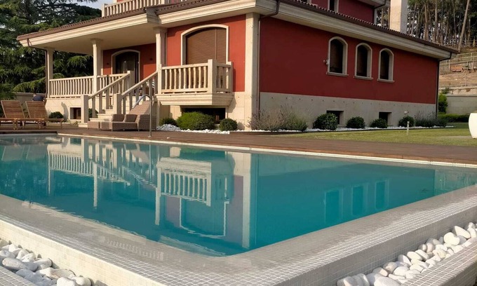 Vilagarcia de Arousa Villa | Espectacular villa con piscina Infinity