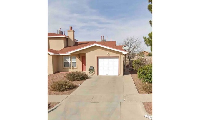 El Paso Casa | Spectacular 2BR Gem Easy Access to I-10, Malls!!