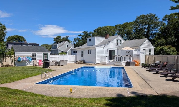Hyannis Casa | Spectacular 4 Bedroom House in Hyannis, HEATED Pool, Playground&Basketball court