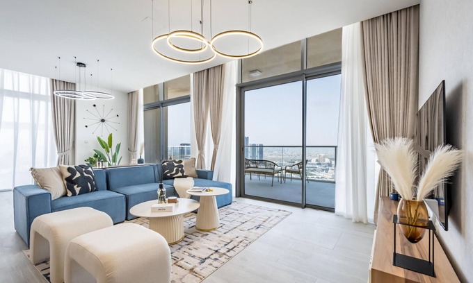 Jumeirah Village Circle Apartamento | Spectacular 4BR Penthouse with Assistant Room in Hameni Tower, JVC