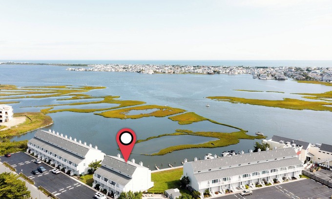 Fenwick Landing Casa | Spectacular Bay Views Near Fenwick Island - 3BR Coastal Retreat! Community Pool, WIFI, Beach Town, Shopping and Restaurants!
