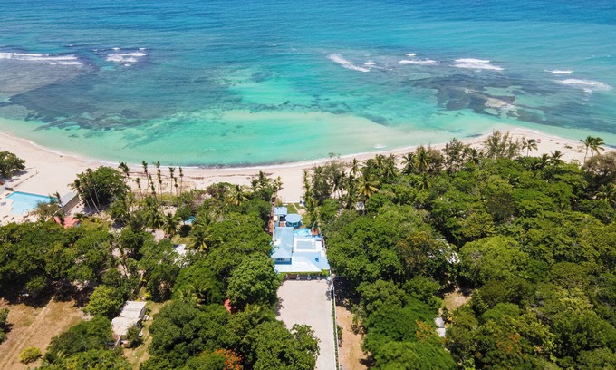 Juan Dolio Villa | Spectacular Beach front villa, 5 bedrooms... a piece of paradise