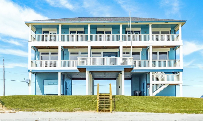 Sands Of Kahala Beach Casa | Spectacular Beachfront Home, Large Bedrooms - Steps from Sand & Surf
