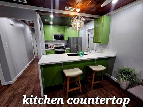 McAllen Chalet De Esquí | spectacular challet 5 minutes la plaza mall, shopping stores, restaurants and hospitals