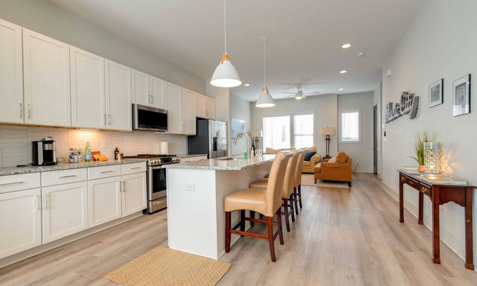 Talbot's Corner Villa | Spectacular Condo Rooftop Deck Great for Groups