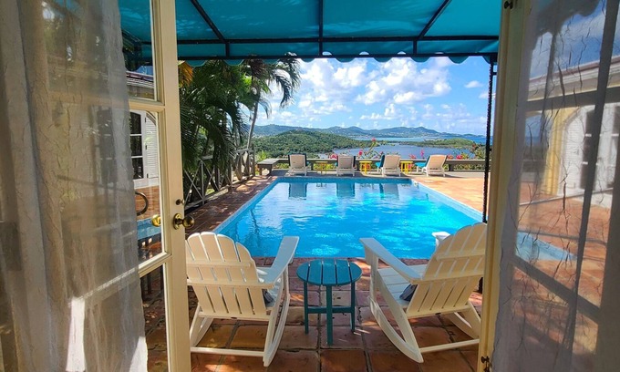 Estate Boetzberg Casa | Casa espectacular en la cima de la colina, vistas al mar Caribe, la laguna de Altona y la costa norte.