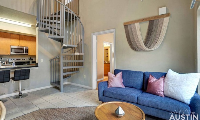 West Campus Apartamento | Spectacular Location! West Campus Apt for 8 + Loft