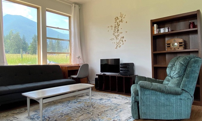 Proctor Cabina | Spectacular Mountain View Cabin by Kootenay Lake