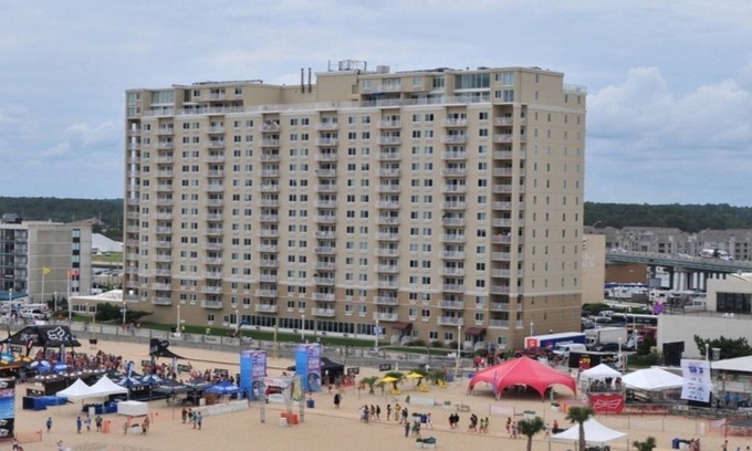 Northeast Virginia Beach Condominio | Espectacular vista frente al mar en el extremo tranquilo del paseo marítimo en la entrada de Rudee