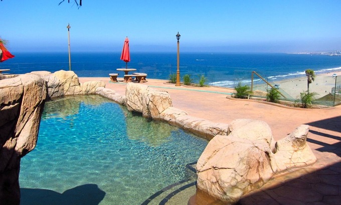 Redondo Beach Casa | Espectacular casa privada frente a la playa con piscina.