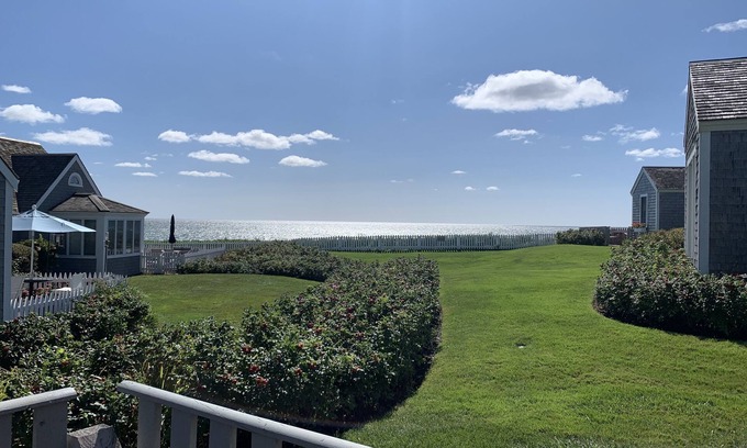 Mashpee Condominio | ¡Tarifas especiales para escapadas de otoño a este acogedor condominio frente al mar! ¡Lluvia o sol!