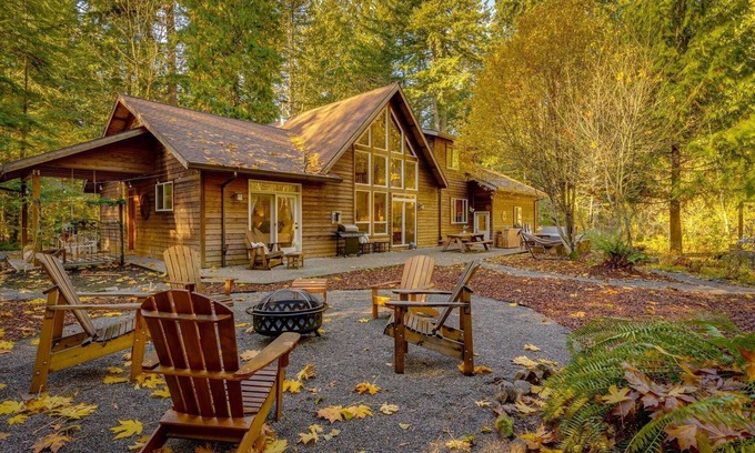 Mount Hood Village Casa | Spectacular Private Mountain Cabin on 6 Acres, Epic Outdoor, Hot Tub, Game Room, Pond
