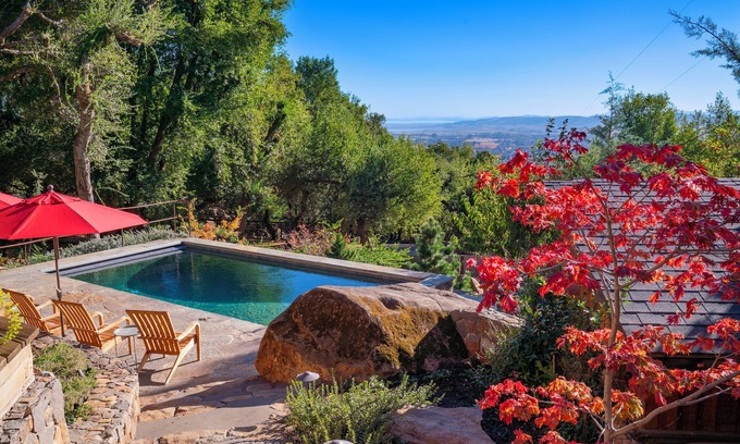 Sonoma Casa | Espectacular piscina de piedra / spa. Vistas a la bahía. Cerca de la plaza sonoma. Ambiente más!