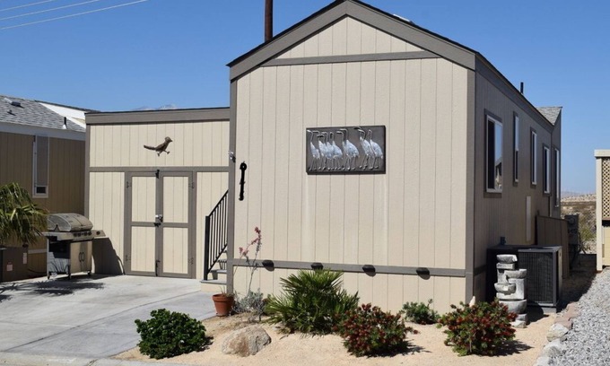 Desert Hot Springs Complejo | Spectacular Desert Tiny Home with Views and Mineral Hot Springs