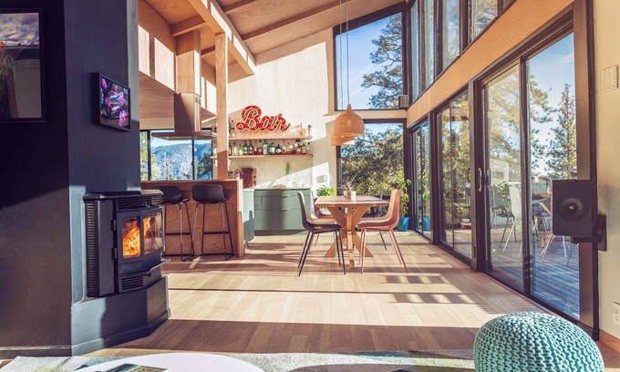 Pine Mountain Club Cabina | Spectacular Designer Treehouse with Mountain Views