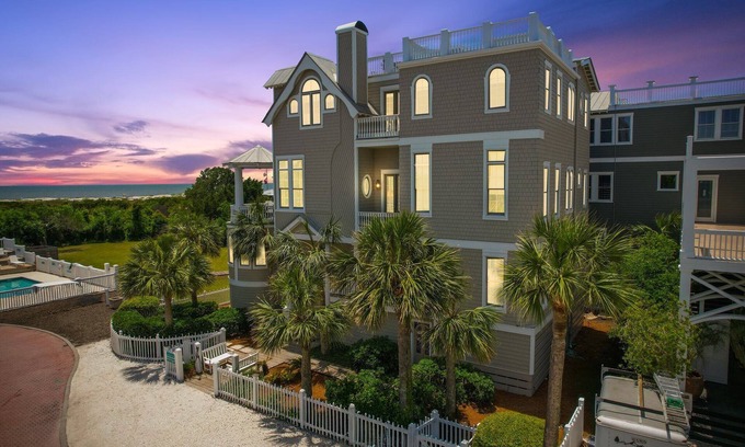Saint Simons Island Casa | Bienvenido a The Emmeline Cottage! Inmaculada casa frente al mar familiar en la playa, piscina, terraza en la azotea!
