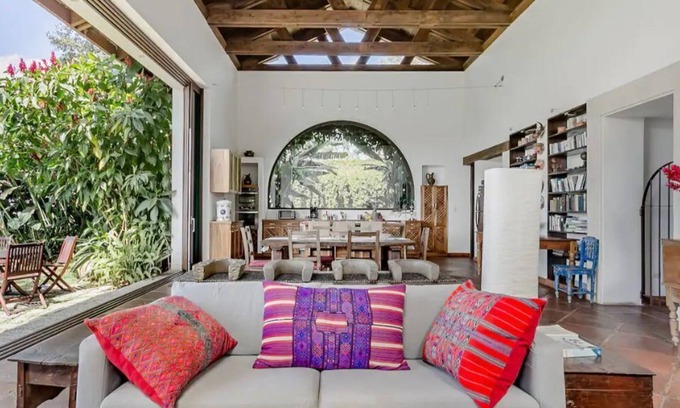 Antigua Guatemala Casa | Spectacular Volcano Vistas from a Captivating Home