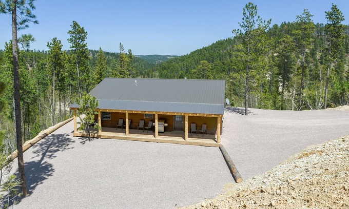 Deadwood Cabina | Vistas espectaculares desde esta casa recién construida de 3BR Hilltop fuera de Deadwood