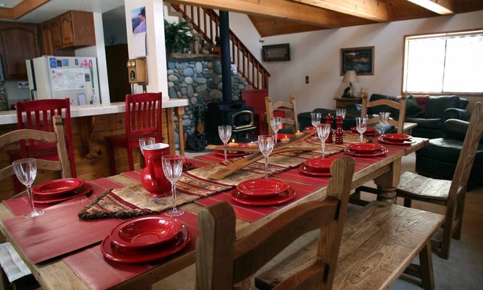 Truckee Casa | Vistas espectaculares, Walk to Rec Center, ideal para familias con teatro y trineo