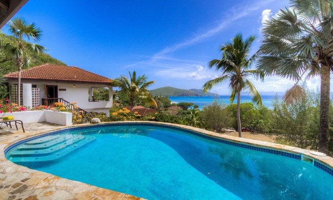 Spanish Town Villa | Vistas espectaculares, playas de aguas claras, buceo increíble, tenis privado