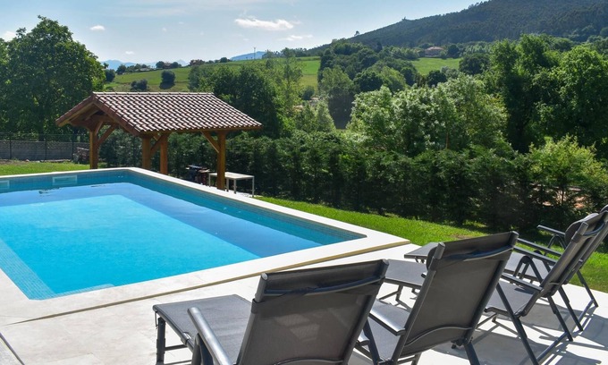 Puente Viesgo Villa | Espectacular villa con piscina y sala de juegos.