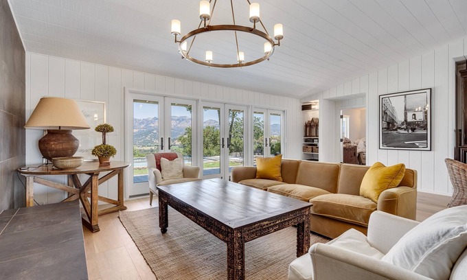 Calistoga Casa | Enjoy Spectacular vineyard & mountain views, in Calistoga with a pool.