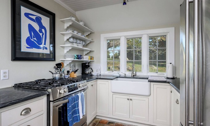 Barnstable Casa | Spectacular Waterfront Property in Barnstable Village
